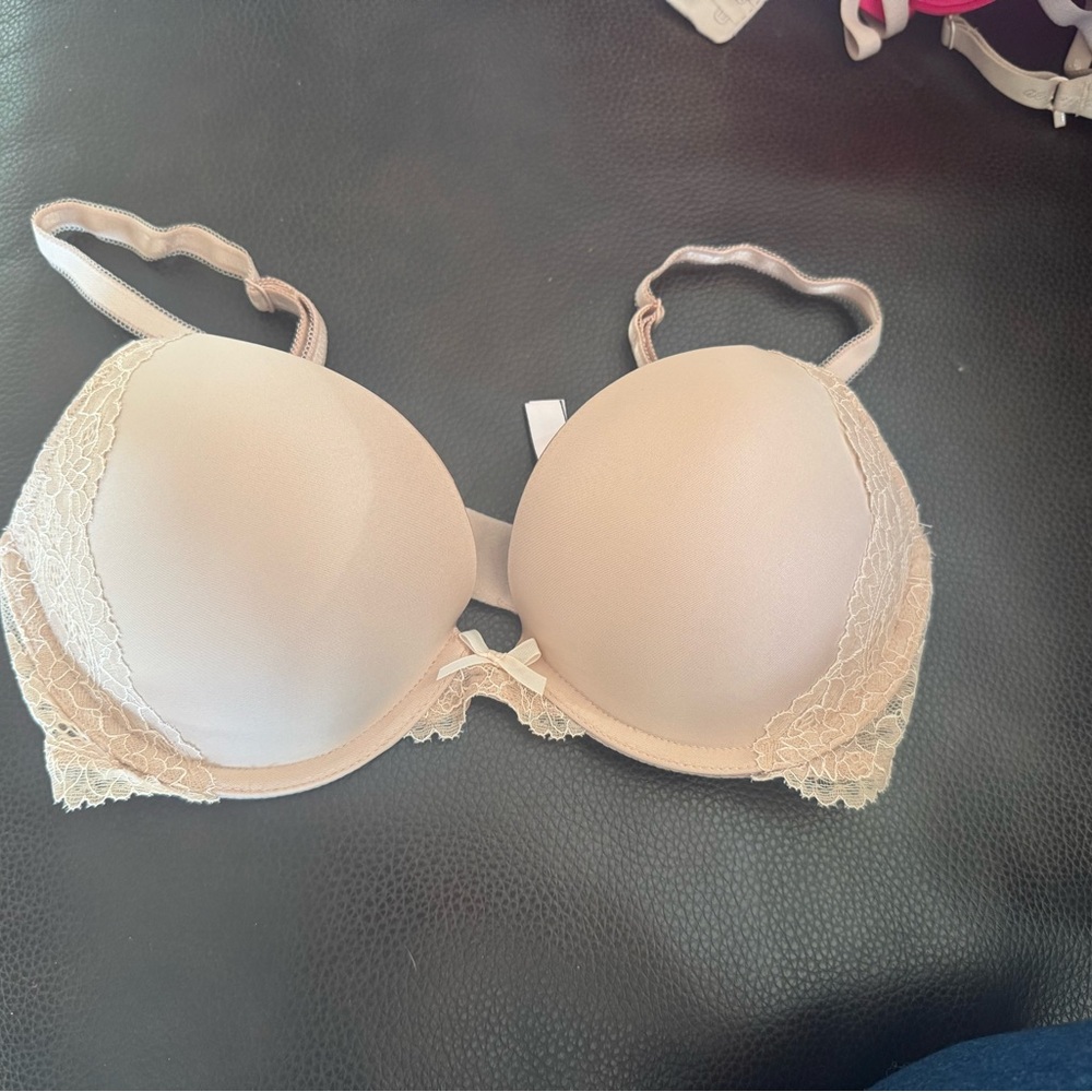 Victoria’s Secret Dream Angels 32D Elegant Cream Lace Bra